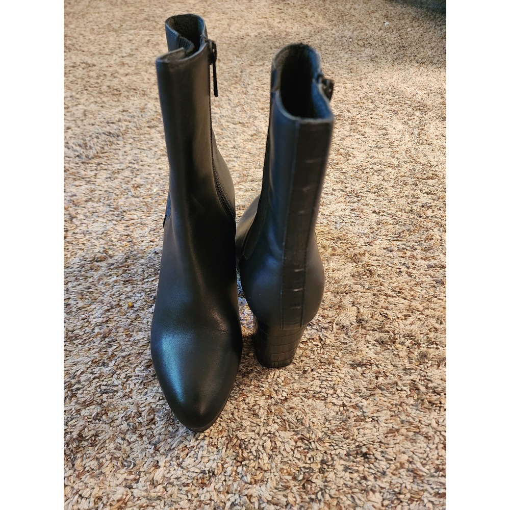Donald Pliner Zelda Black Leather Croc Embossed Block Heel Ankle Boots Size 6M